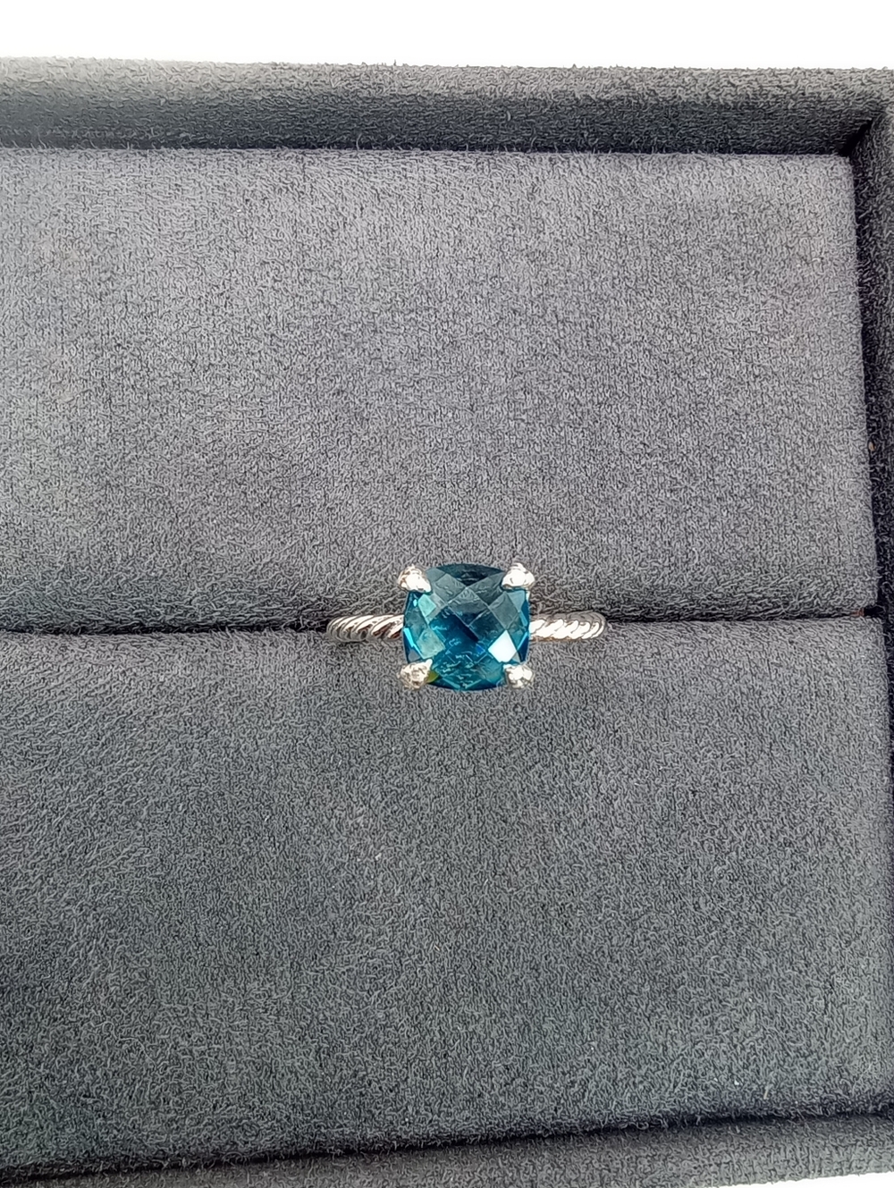 David Yurman Chantelaline with Diamonds 8 mm Ring - Picture 3 of 15